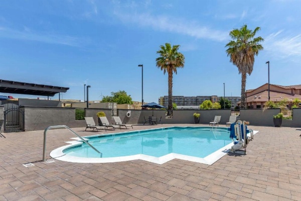 Best Western Plus Vineyard Inn image 24